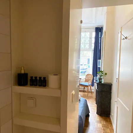 Guest house Canal Hideaway