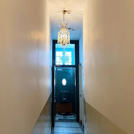 Canal Hideaway Guest house *