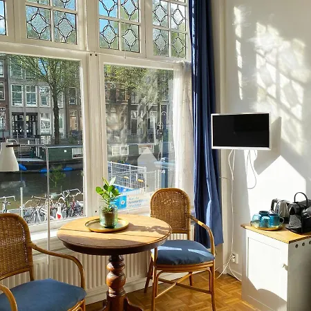 Canal Hideaway Guest house *