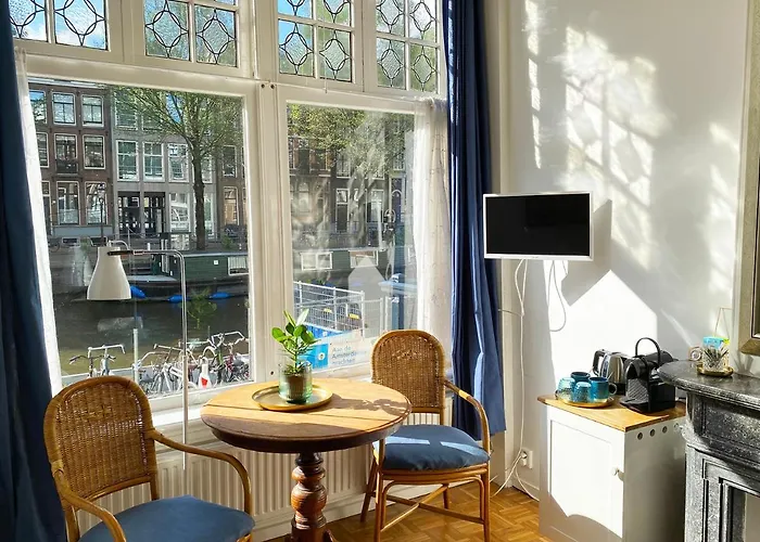 Canal Hideaway Guest house 3*