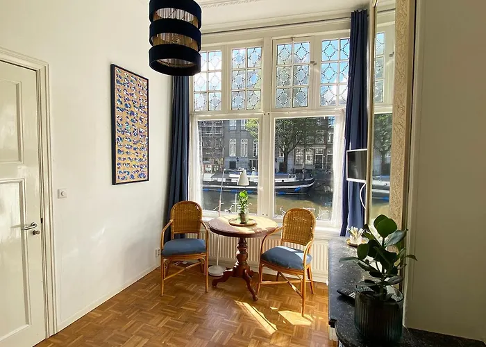 Canal Hideaway Guest house 3*